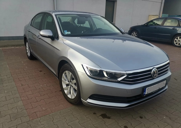 Volkswagen Passat cena 63999 przebieg: 79750, rok produkcji 2017 z Warszawa małe 121